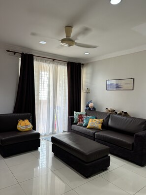 Living area - Aman HillTop Disney-Fantasy Resort Stays (Seri Kembangan)