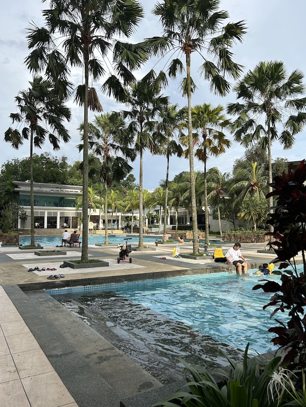 Outdoor pool - Aman HillTop Disney-Fantasy Resort Stays (Seri Kembangan)