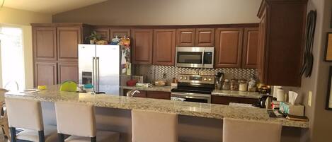 冰箱、微波炉、烤箱、炉灶