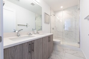 Apartment | 3 bedrooms - Sun-kissed 3BR Loft With Patio Minutes to NYC (Hoboken)