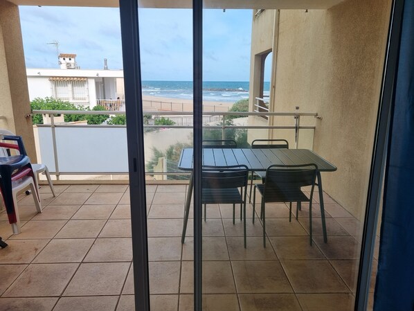 Dining - New captivating apartment with sea view, private beach access and shared pool (Valras-Plage)