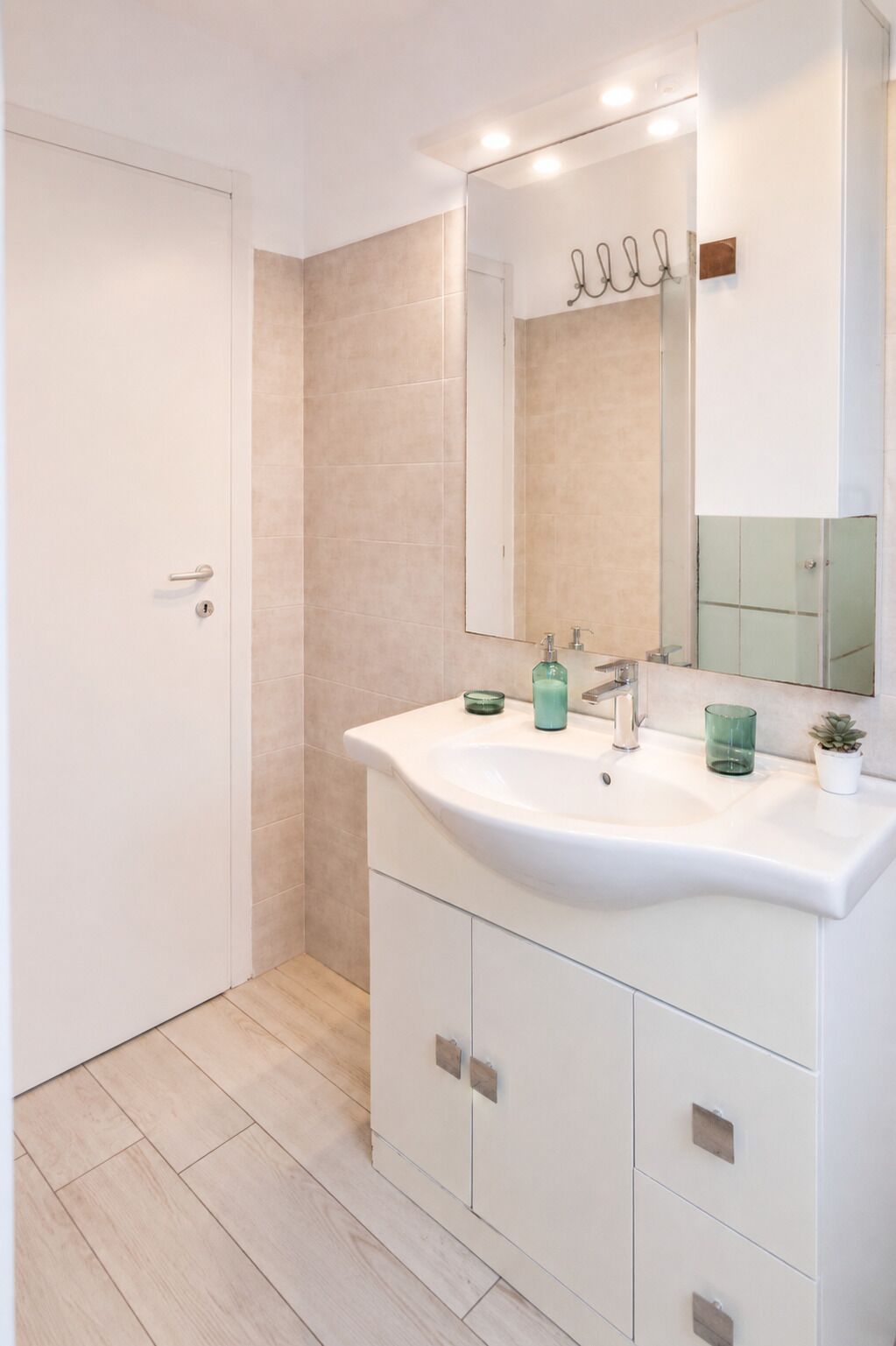 Doccia, asciugacapelli, bidet, asciugamani