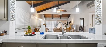 5-STAR KONA COAST RESORT 2 bedr/2 bath Top Floor, AC, Unit#2-201!