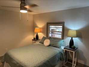 3 chambres, fer et planche à repasser, Wi-Fi, draps fournis
