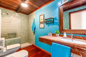 Douche, bidet, serviettes fournies