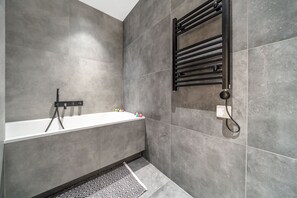 Bruser, bidet, håndklæder, Sæbe