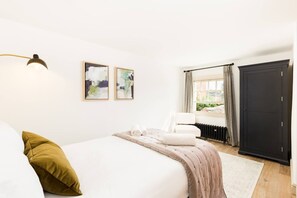 1 habitación, tabla de planchar con plancha, wifi gratis y ropa de cama 