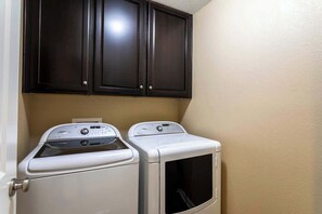 Interior - Spacious Family Friendly Townhome in Central Park (Denver)
