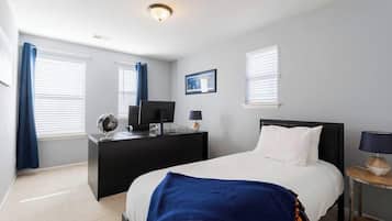 3 habitaciones, escritorio, tabla de planchar con plancha y wifi