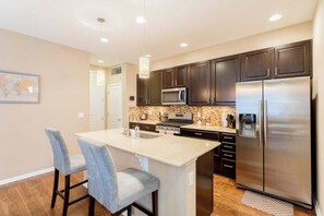 Fridge, microwave, oven, stovetop - Spacious Family Friendly Townhome in Central Park (Denver)