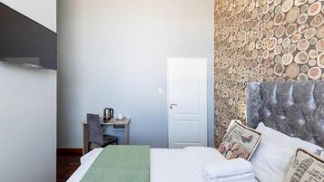 Iron/ironing board, free WiFi