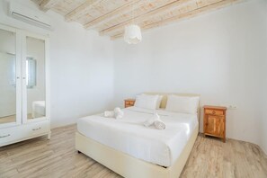 2 bedrooms, in-room safe, iron/ironing board, WiFi