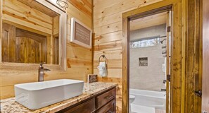 Combined shower/tub, hair dryer, towels