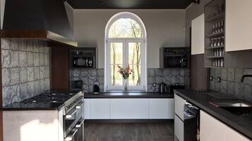 Oven, dishwasher