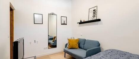2 bedrooms, desk, free WiFi, bed sheets
