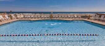 3 bedroom 2 bathroom condo with spacious interior and a gorgeous view!