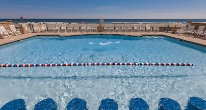3 bedroom 2 bathroom condo with spacious interior and a gorgeous view!