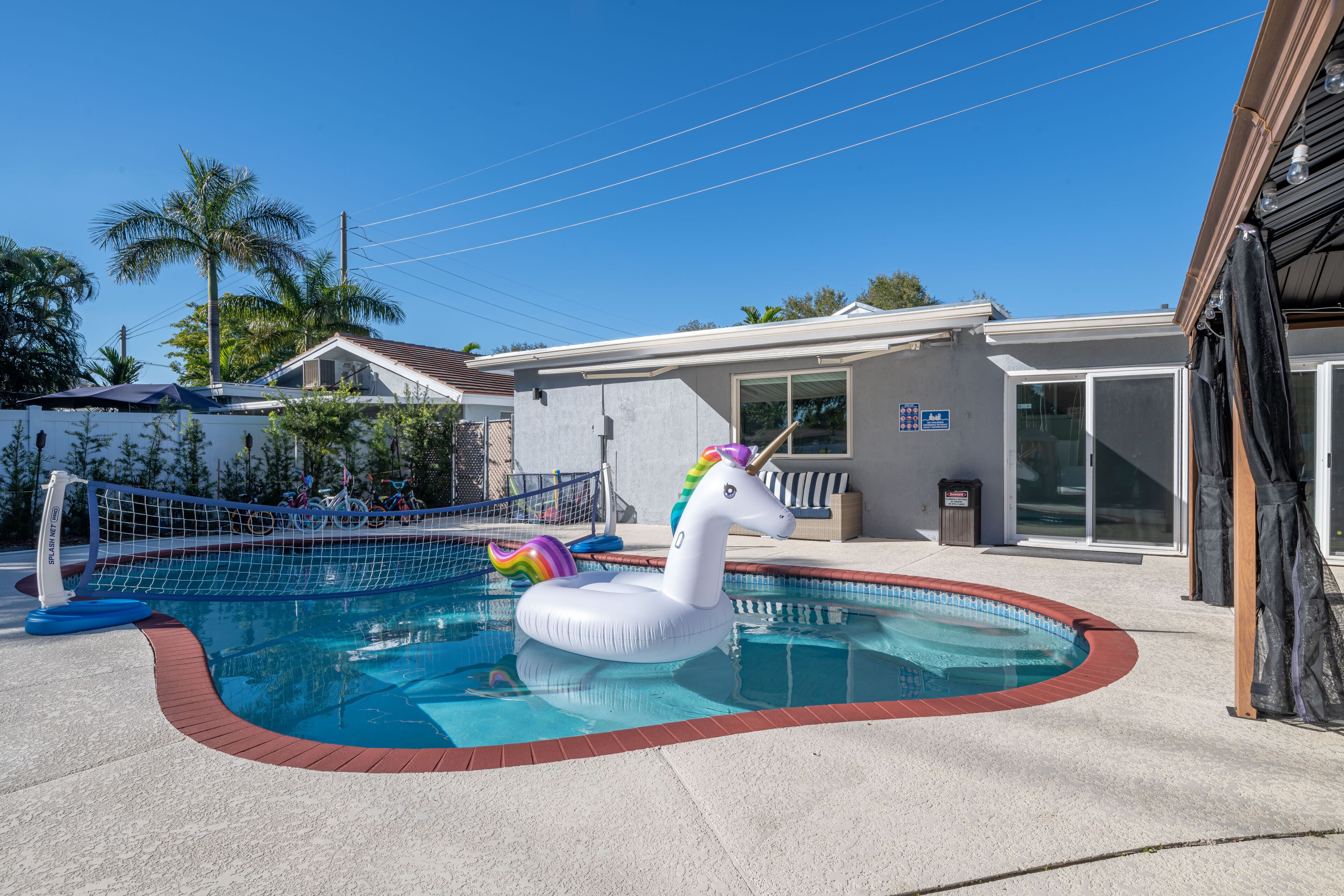 🏖️ Family Friendly House 6 Minutes Away from the Beach