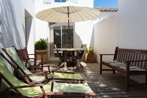 Mid Island Cottage with large sunny garden