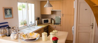 Mid Island Cottage with large sunny garden