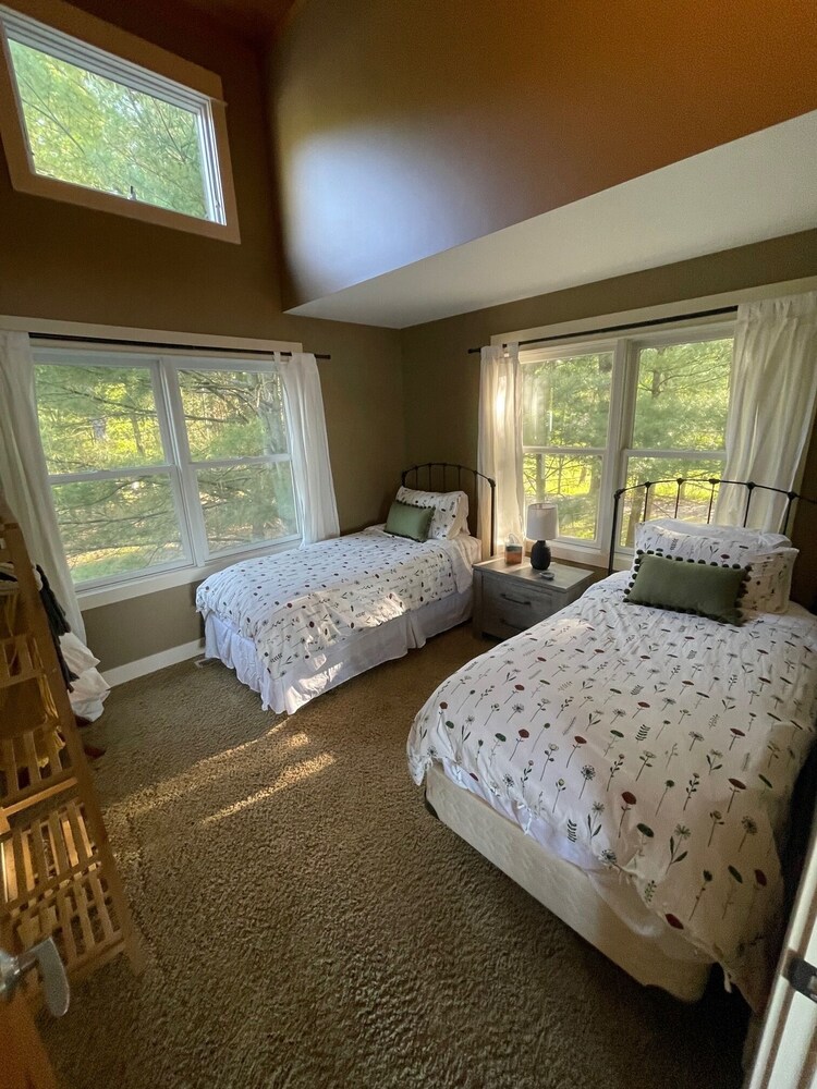 Beautiful 2 bedroom/1 Bathroom Guest House on Big Star Lake, Sleeps 4