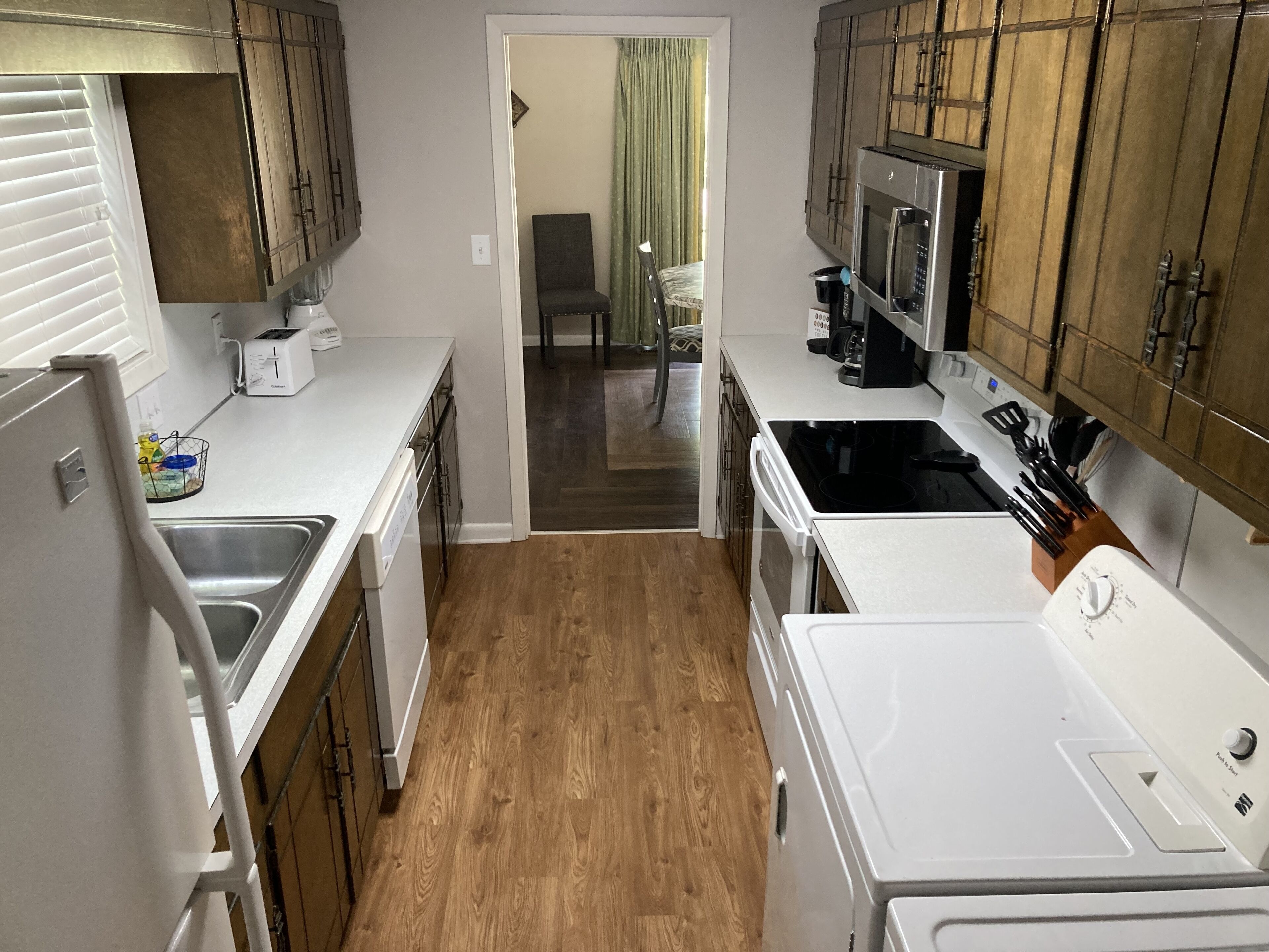 冰箱、微波炉、烤箱、炉灶