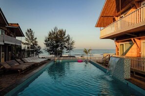 Wooden Cottage Pool view | Utsikt från rummet