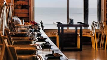 2 restaurants servant le petit déjeuner, spécialités Cuisine halal