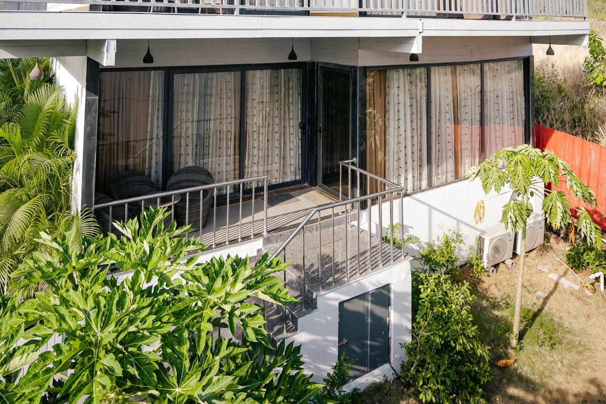 3BHK Villa | 办公桌、免费 WiFi、床单