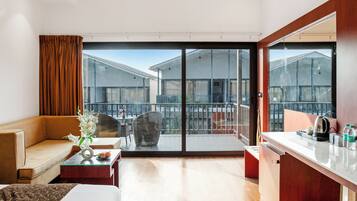 Desk, free WiFi, bed sheets