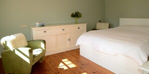 3 bedrooms, free WiFi, bed sheets - historic cottage in scenic Dutch landscape at IJsselmeer (Andijk)