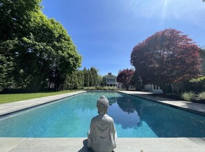 Alberca al aire libre y alberca climatizada