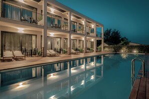 Front of property - evening/night - New Beach Hotel (Zakynthos)