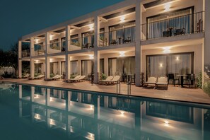 Front of property - evening/night - New Beach Hotel (Zakynthos)