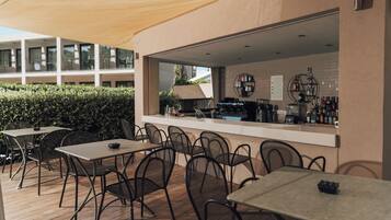 Poolside bar