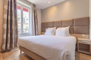 Room - Hotel Riviera (Paris)