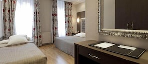 Room - Hotel Riviera (Paris)
