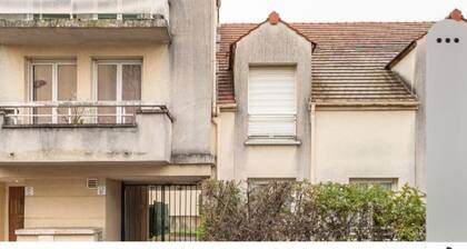 Exclusive studio with an office, balcony, Wi-Fi & free parking spot