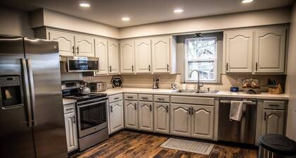 Hot tub, king beds, outdoor spaces, perfect for 2-4 guests but sleeps up to 8!