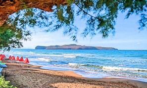 Beach nearby, sun loungers, beach towels