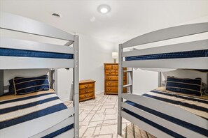 6 habitaciones, escritorio, tabla de planchar con plancha y wifi gratis