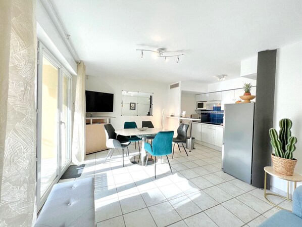 Interior - Palazzio 3 vieux port with parking (Cannes)