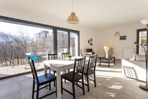 Dining - Au Calme des Sommets - Vue montagne (Embrun)