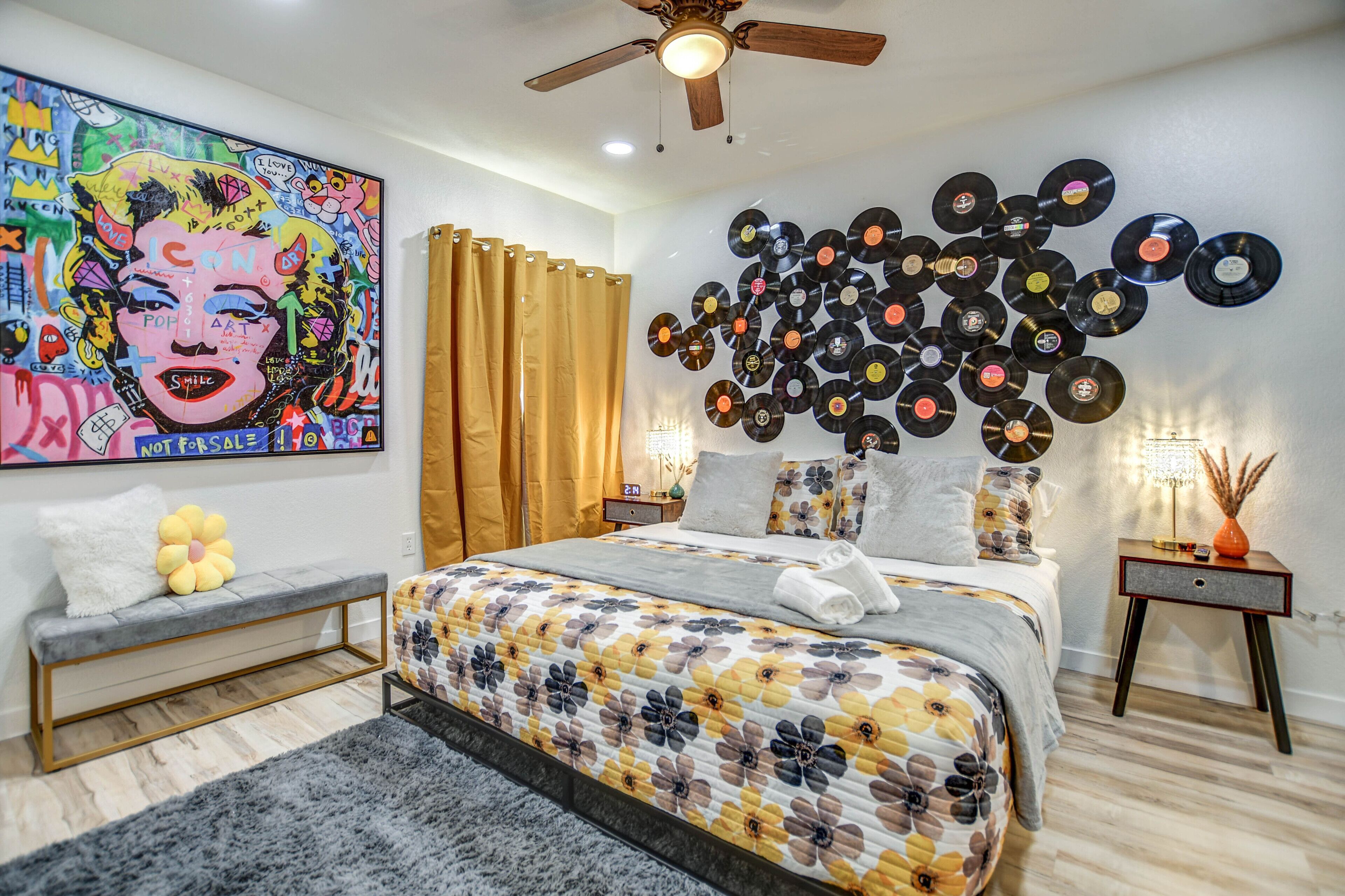 3 bedrooms, desk, iron/ironing board, travel cot