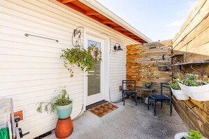 Exterior - Boho Hood River Master Suite w/ Private Entry (Hood River)