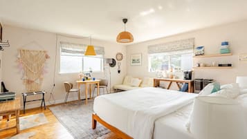 1 slaapkamer, een strijkplank/strijkijzer, reisbedje, gratis wifi
