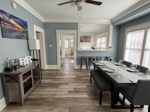 Renovated Blue Beach Bungalow - Blocks to Beach!