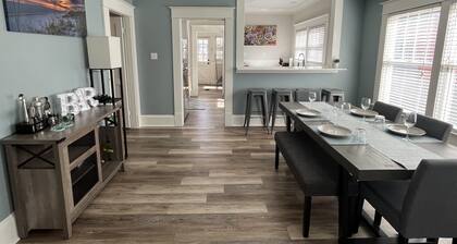 Renovated Blue Beach Bungalow - Blocks to Beach!