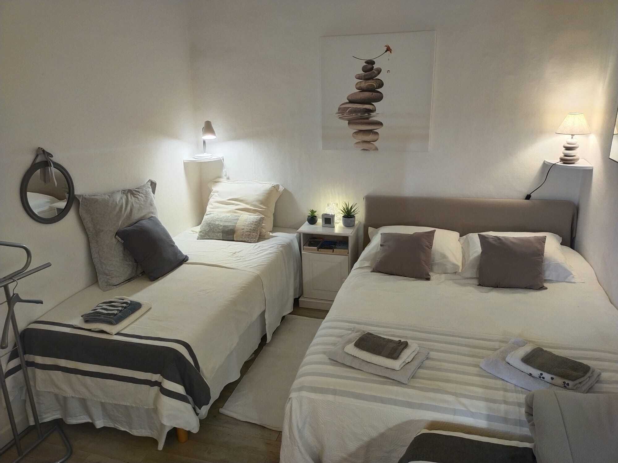 3 chambres, fer et planche à repasser, Wi-Fi gratuit, draps fournis