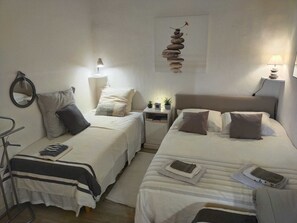 3 slaapkamers, een strijkplank/strijkijzer, gratis wifi, beddengoed